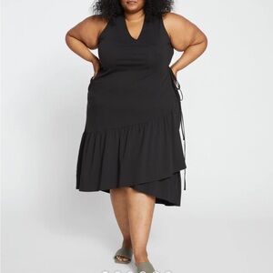 Universal Standard Tiered Twirl Wrap Dress in black - size 10-12